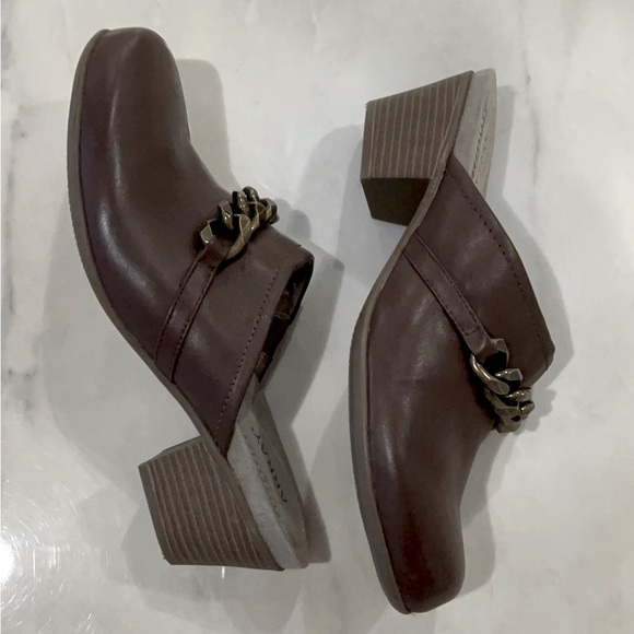 Array, Women’s, Leather, Mules. - Picture 1 of 7